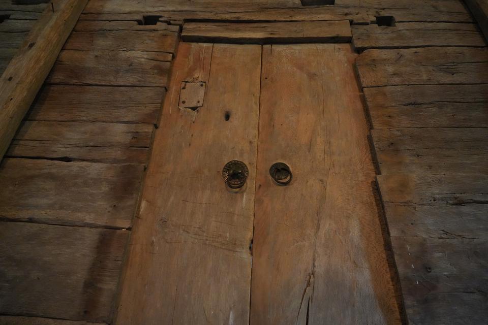 7 ASIRDIR AYAKTA: TEK BİR ÇİVİSİ BİLE YOK BU CAMİDE USTALIK DETAYLARDA GİZLİ "GECELERİ BURADA IŞIKLARIN YANDIĞINI GÖRENLER VAR. İÇERİDE BİR ŞEYLERİN OLDUĞUNU BİZ DE HİSSEDİYORUZ"