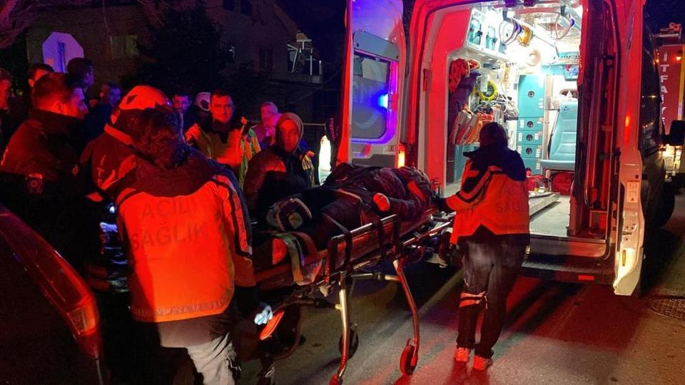 Direğine çarpan araç hurdaya döndü