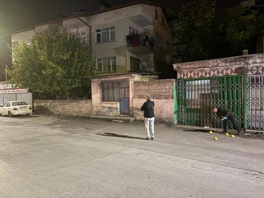 Pompalı tüfekle evi kurşunladılar