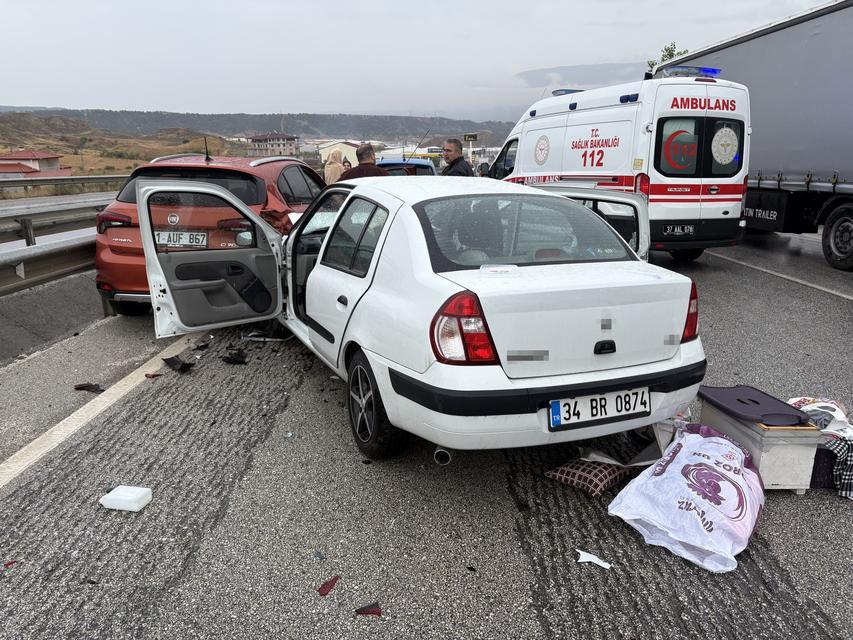 Sağanak trafik kazalarını beraberinde getirdi: Ölü ve yaralılar var