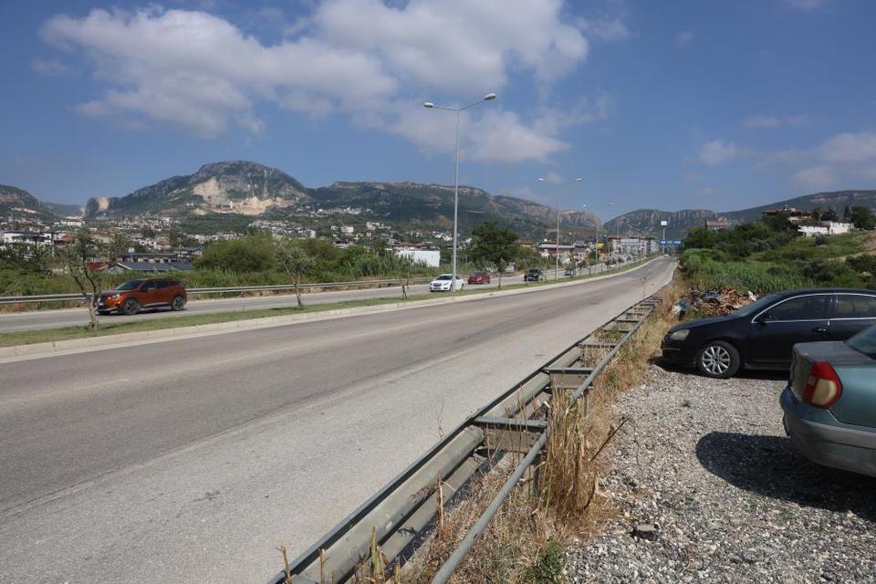 Yolunu gözlediği iki çocuğunun babası kazada can verdi