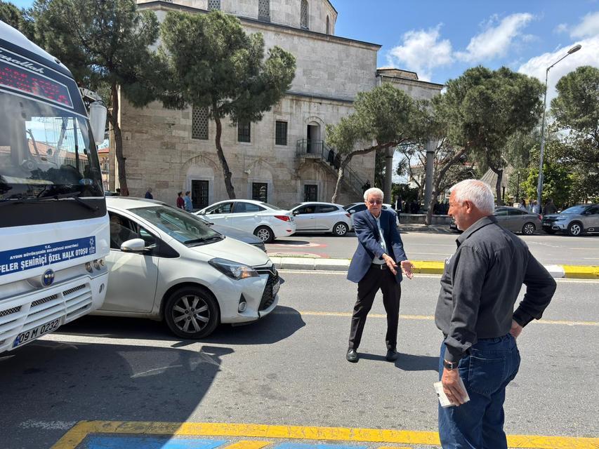 Aydın'da otomobil ile otobüs çarpıştı