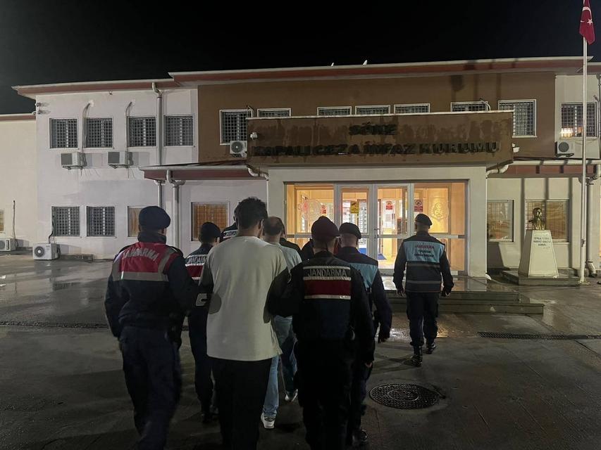 Didim'de otelde 14 düzensiz göçmen yakalandı
