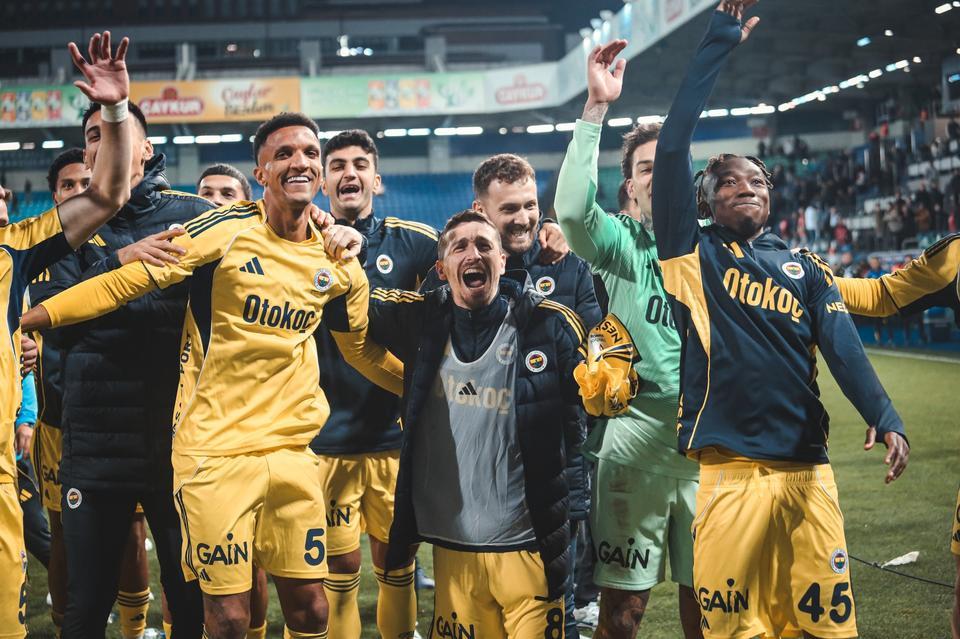 Fenerbahçe son 2 deplasmanda 2-0 geriden gelerek kazandı