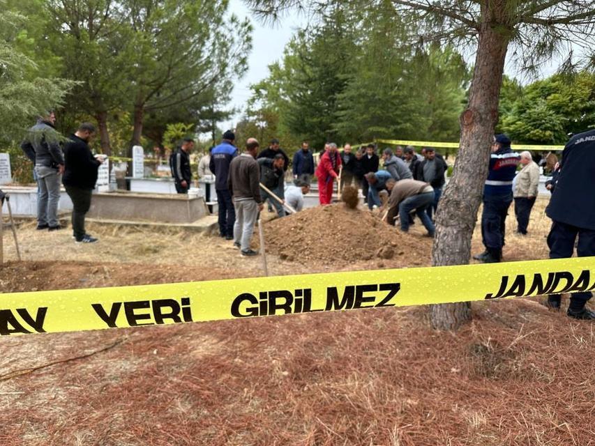 Cenazeler karıştı: Yanlış defin sonrası mezar açıldı