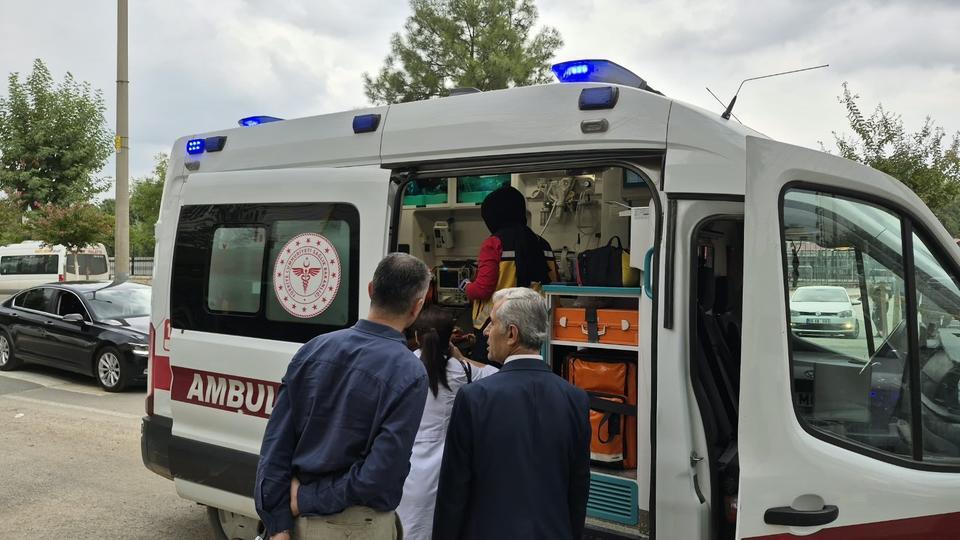 Okul önünde motosikletin çarptığı öğrenci yaralandı