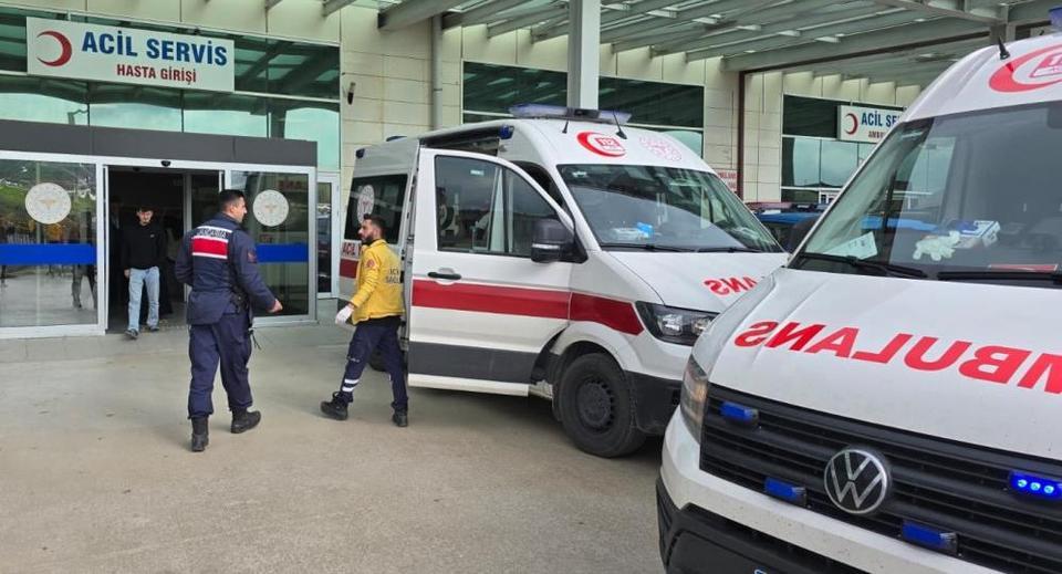 Öğrenci servisi direğe çarptı: Çok sayıda yaralı