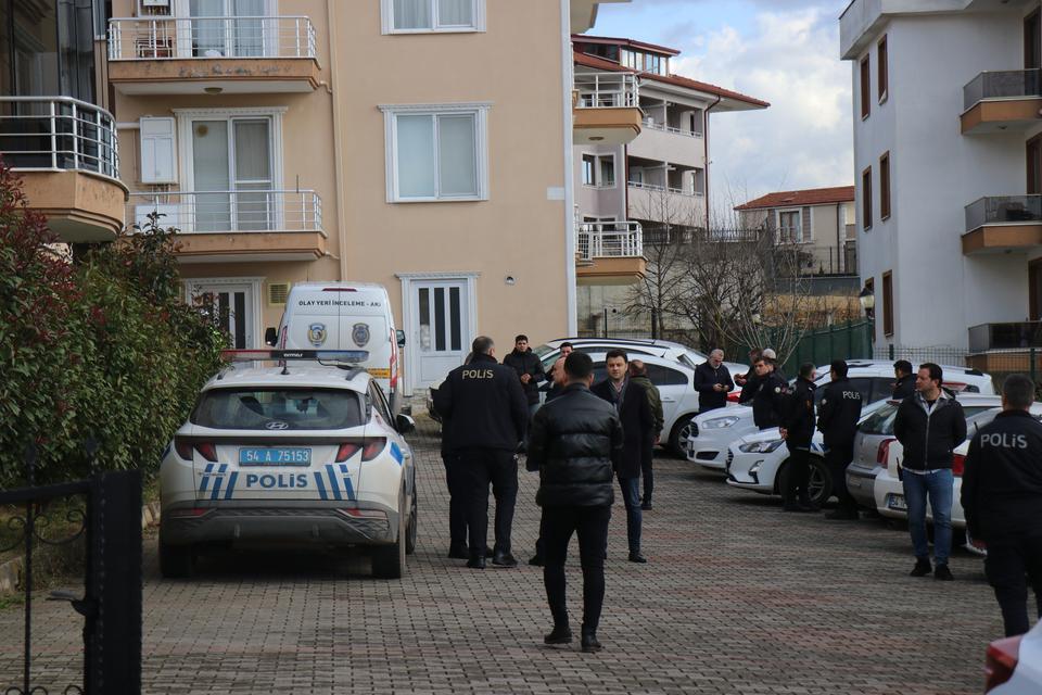 CİNNET GETİREN POLİS AİLE FERTLERİNİ VURDUKTAN SONRA İNTİHAR ETTİ: 3 ÖLÜ, 1 YARALI
