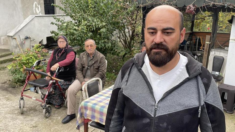 Evlatlıktan reddedilen emekli polis, kahvehaneyi kana buladı