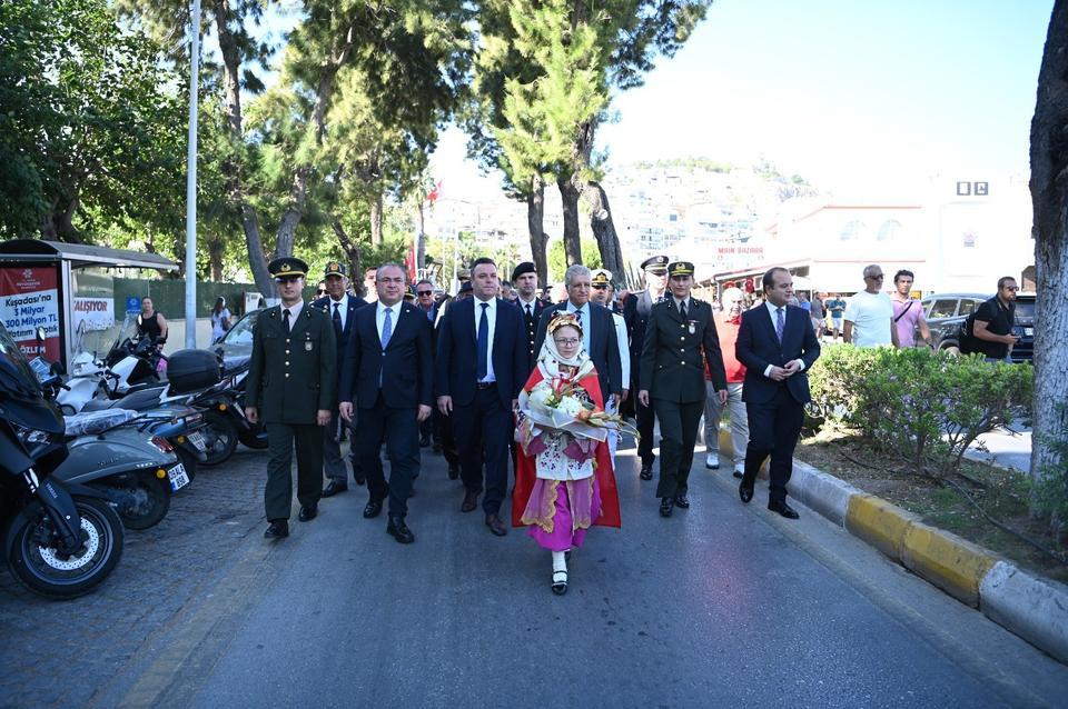 Kuşadası'nın kurtuluşunun 104'üncü yıl dönümü törenle kutlandı