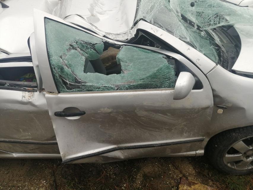 Otomobil şarampole yuvarlandı: 1 ölü, 3 yaralı