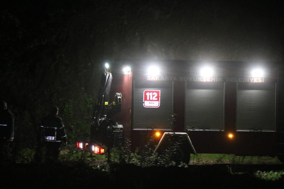 Araç yanında tüfek ve kan izleri, cesedi ise 150 metre aşağıda bulundu