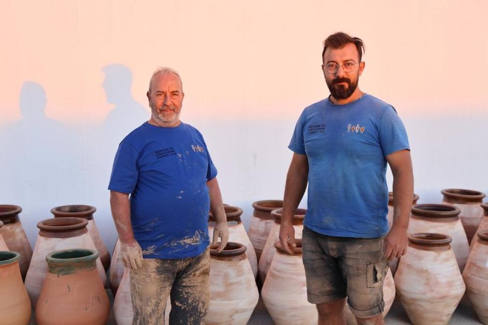 Aydın'da dört kuşaktır çamura şekil veriyorlar