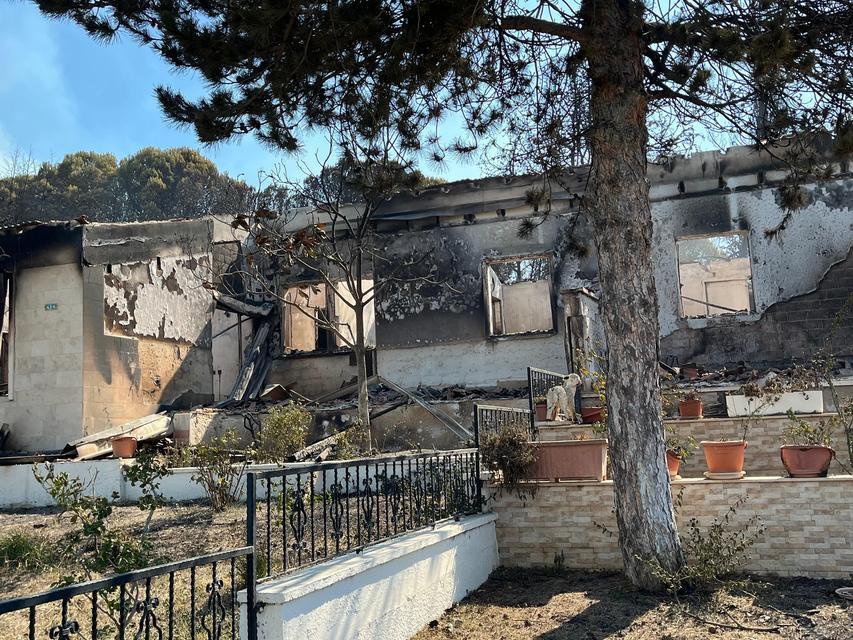40 YILLIK HATIRALARI KÜLE DÖNDÜ İZMİR'DEKİ YANGINDA EVLERİN YANDIĞI BÖLGE HAVADAN GÖRÜNTÜLENDİ
