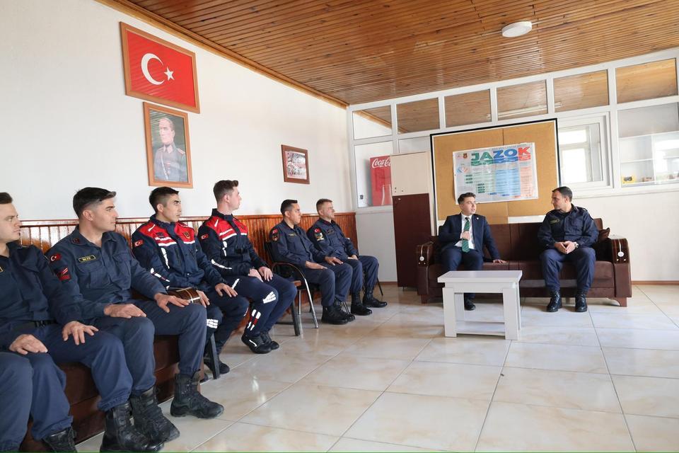 KAYMAKAM GÜNDOĞDU BAYRAMI GÖREVİ BAŞINDA GEÇİREN PERSONELLERİ UNUTMADI