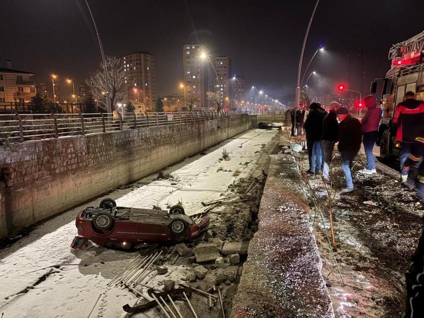 Otomobil kanala uçtu