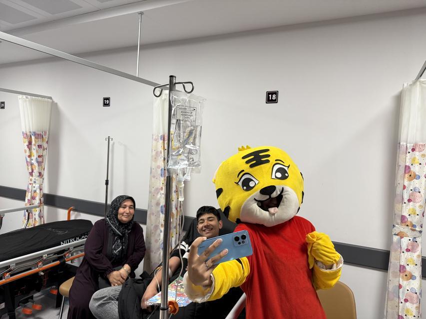 Aydın'da tedavi gören minik kalplere moral oldular