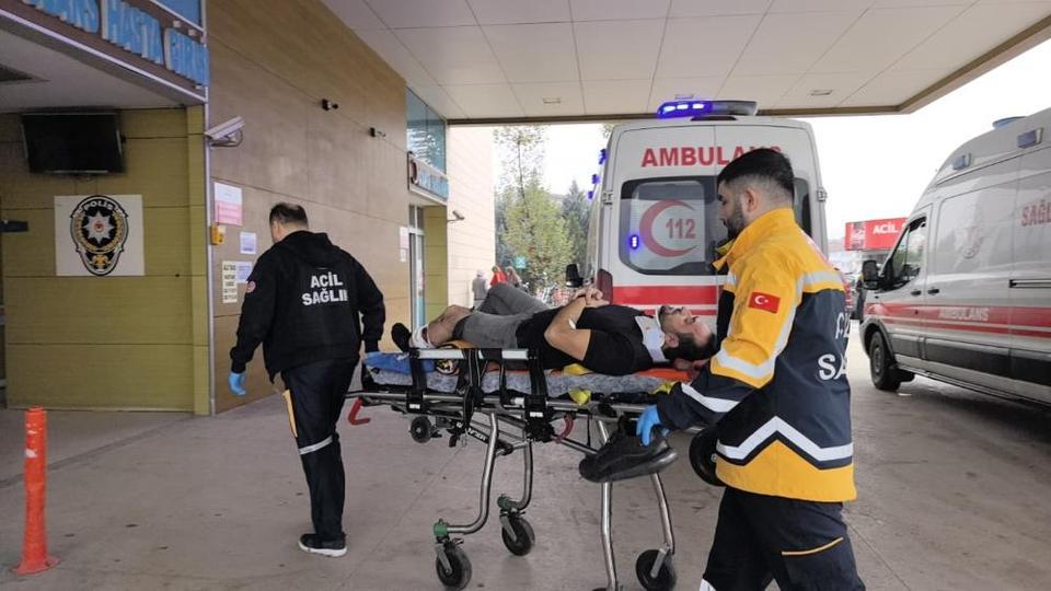 Kamyonlar kafa kafaya çarpıştı