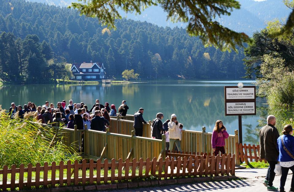 BOLU'YA YERLİ VE YABANCI TURİSTLER AKIN ETTİ: 2 MİLYON 303 BİN 762 KİŞİ GELDİ