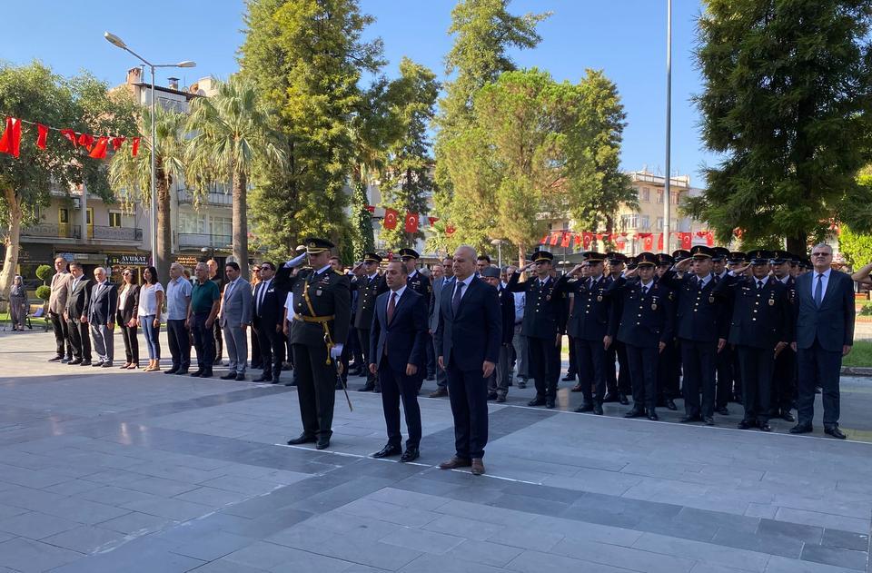 Çine'de 30 Ağustos kutlamaları çelenk sunma töreni ile başladı