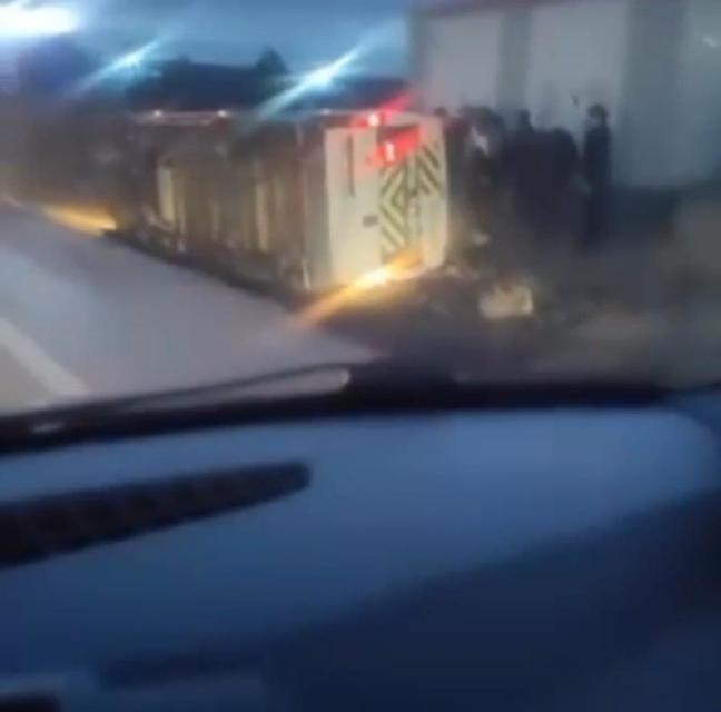 Servis aracı kontrolden çıktı, yan yattı: Kazada 7 kişi yaralandı