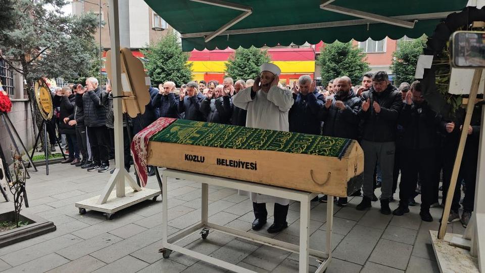 Ölen hemşire 9 ay önce ölen oğlunun yanına defnedildi