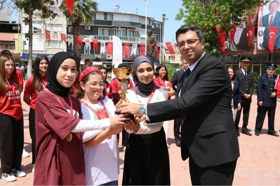 Yenipazar’da 19 Mayıs coşkusu sade törenlerle yaşandı