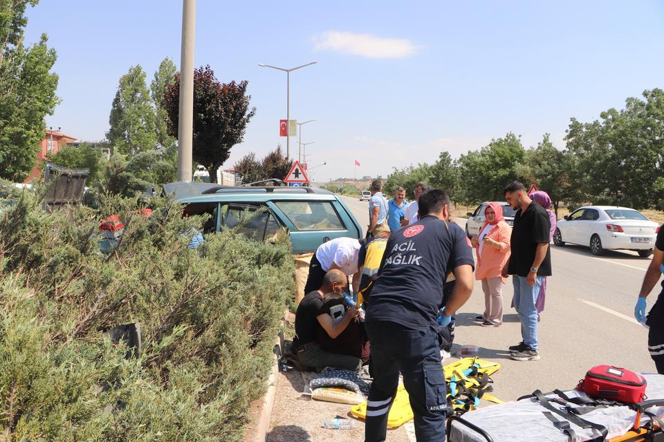 Kazanın ardından eşine sarılıp başından ayrılmadı