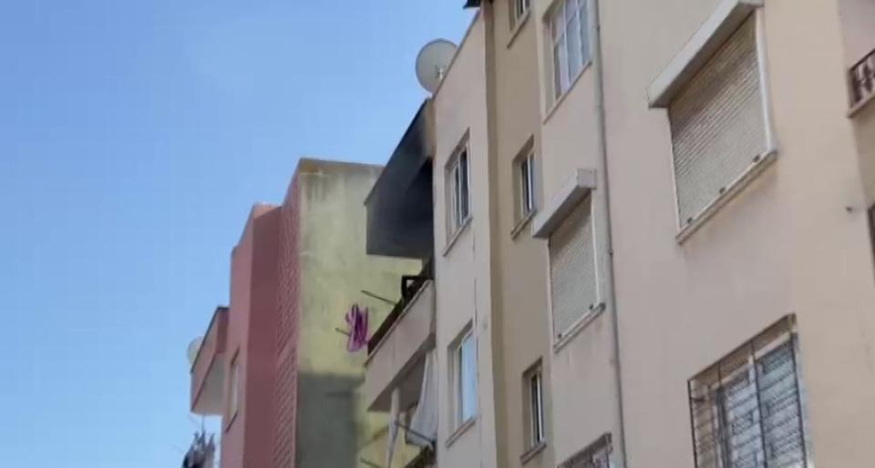 Kiracı evi ateş verdi