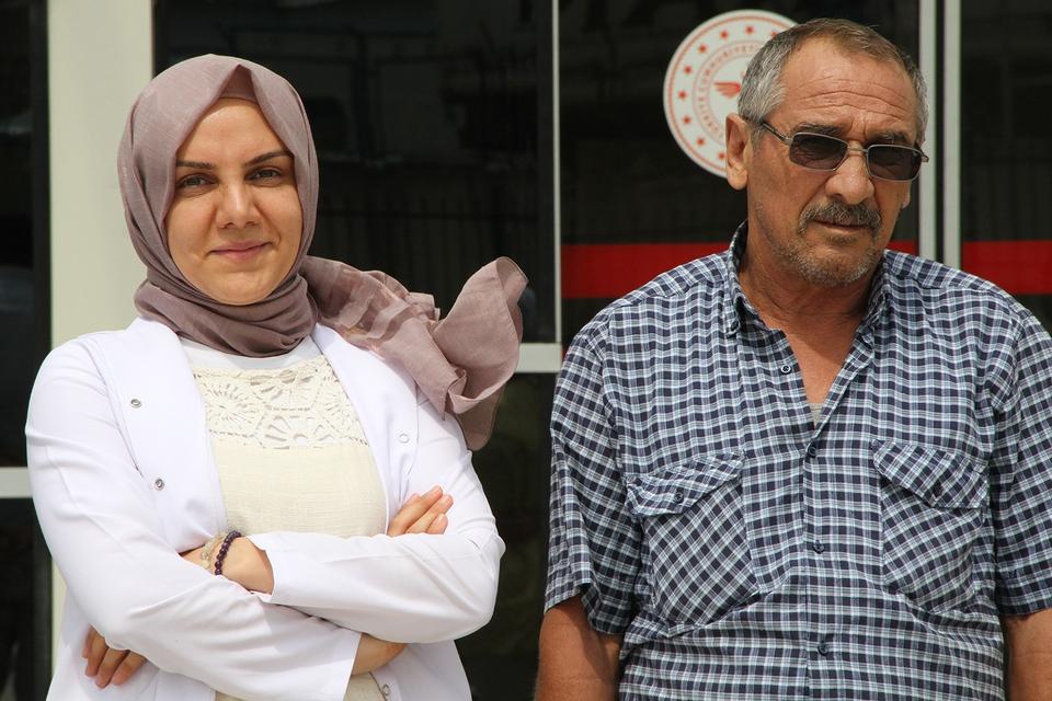 BÖCEK SOKMASI SONUCU KALBİ DURAN ADAM ÖLÜMDEN DÖNDÜ ACİL TIP UZMANI UZM. DR. ŞEYMA AKKUŞ: "EVLERE, KULLANILAN EŞYALARIN ARASINA GİRMİŞ OLABİLECEK BÖCEKLERE KARŞI DİKKATLİ OLUNMALIDIR"