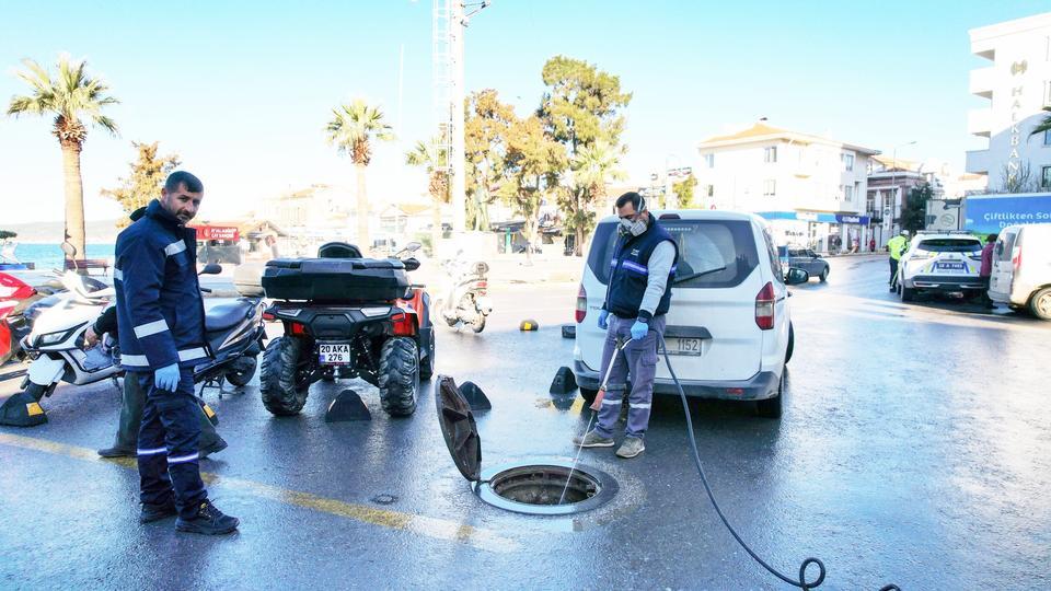 AYVALIK'TA KIŞLIK İLAÇLAMA ÇALIŞMALARI YAPILDI