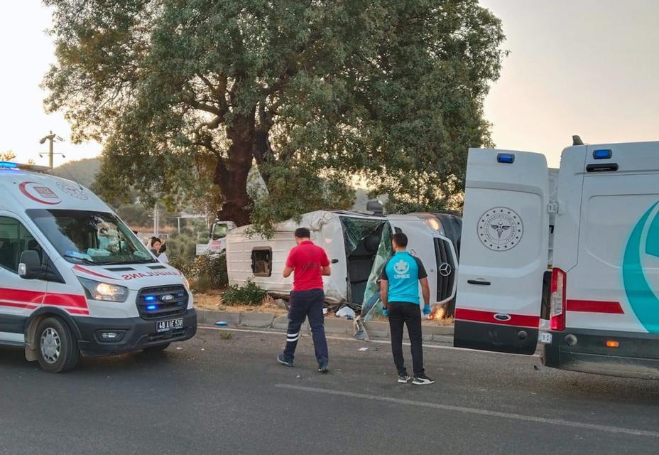 MİLAS'TA KAZA, ÇOK SAYIDA YARALI VAR