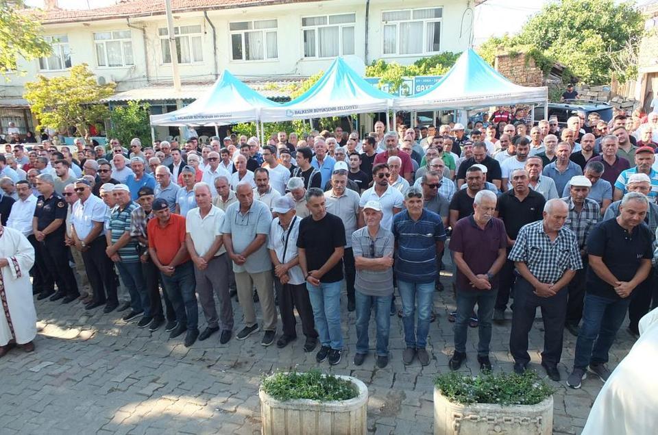 Eski başkan son yolculuğuna uğurlandı