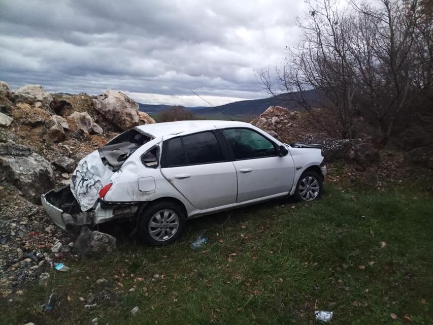 Kontrolden çıkan otomobil şarampole uçtu, sürücüsü yaralandı