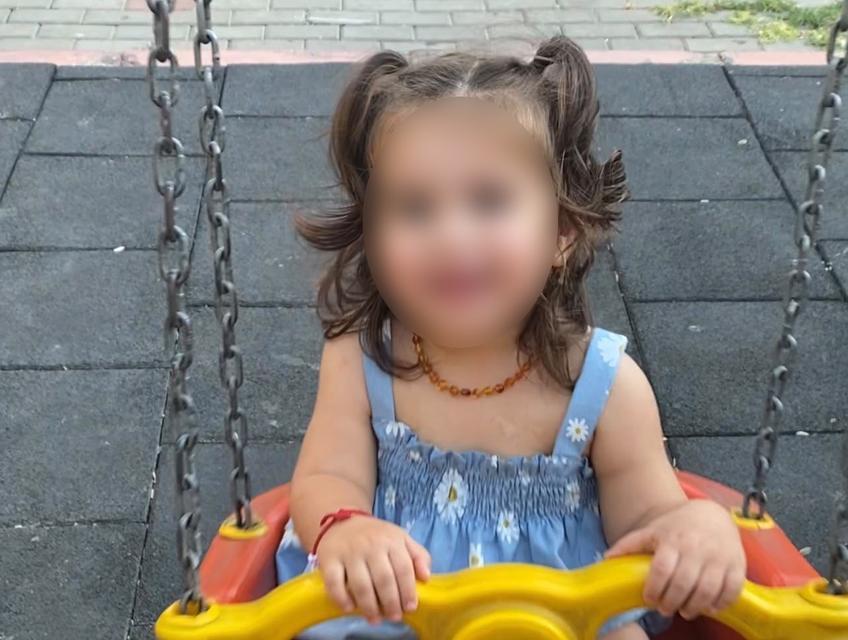 MERSİN'DE PATLAYAN DOMATES KONSERVESİ 9 AYLIK BEBEĞİ YAKTI 9 AYLIKKEN MİSAFİRLİKTE PATLAYAN DOMATES KONSERVESİ NEDENİYLE YÜZÜ VE VÜCUDUNDA 3. DERECE YANIKLAR OLUŞAN ELİZ BEBEK, AYLAR SÜREN TEDAVİNİN ARDINDAN SAĞLIĞINA KAVUŞTU