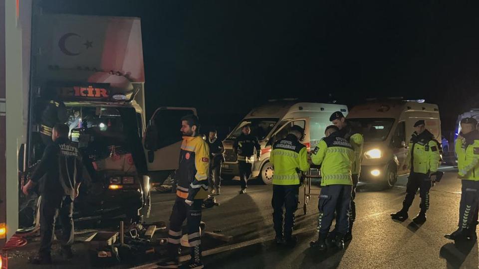 Otoyolda zincirleme trafik kazası: 4 yaralı