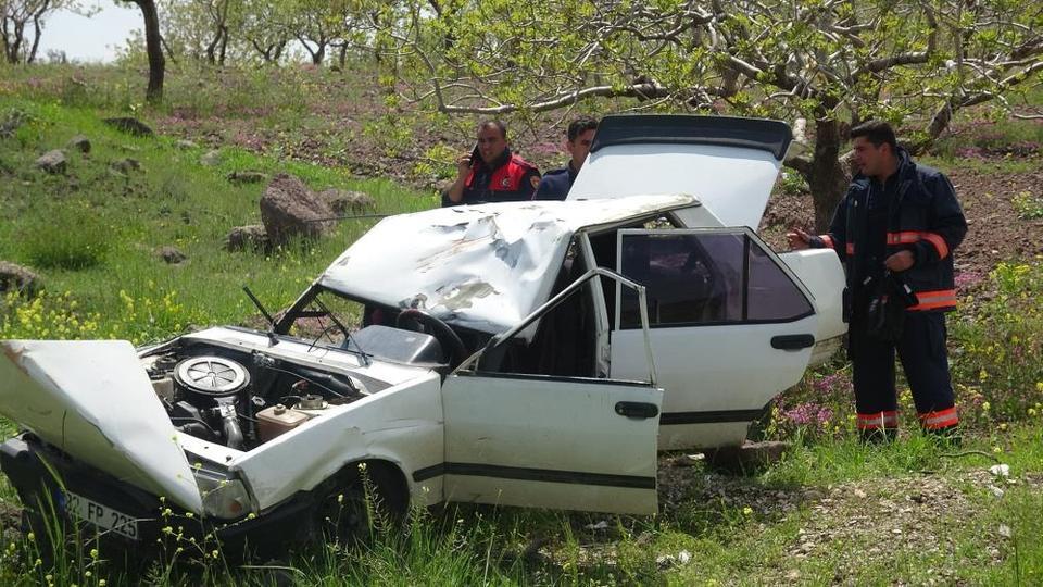 Kontrolden çıkan Tofaş tarlaya savruldu: 4 yaralı
