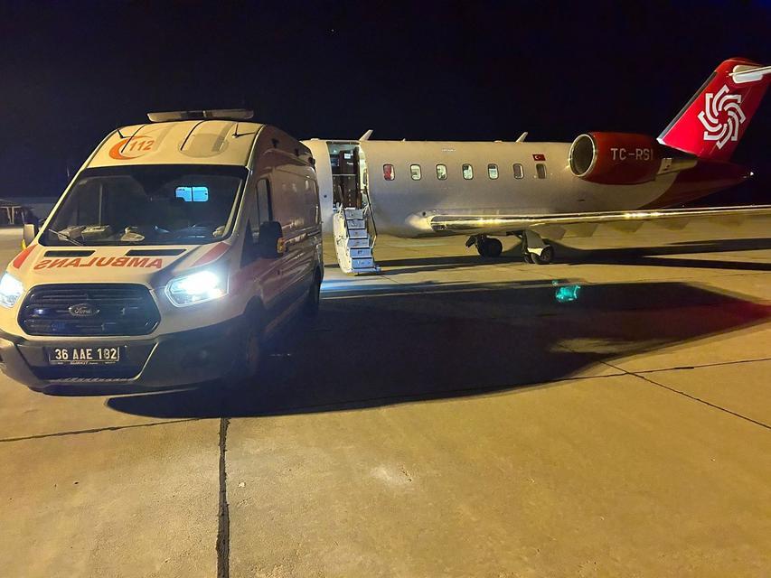 Ambulans uçak 44 günlük bebek için havalandı