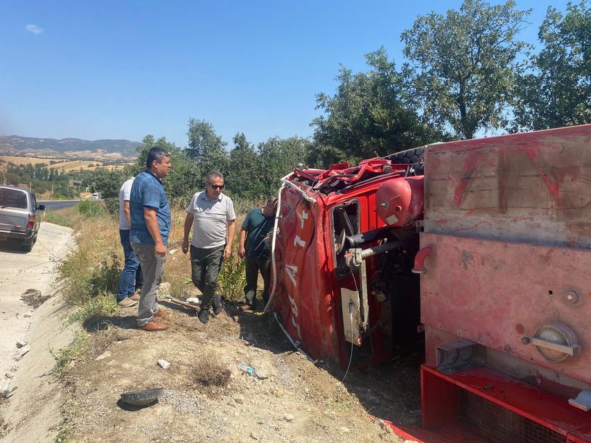 YANGINA GİDEN ARAZÖZÜN DEVRİLMESİ SONUCU 3 PERSONEL YARALANDI