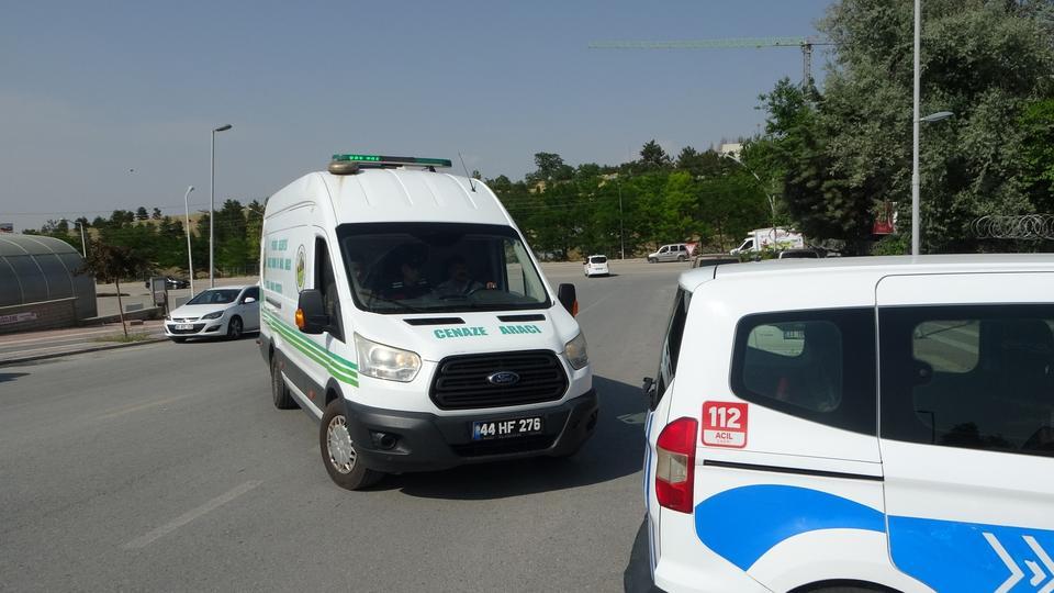 MALATYA'DA AKRABALARIN "YOL TARTIŞMASI" KANLI BİTTİ: 2 ÖLÜ BABA İLE OĞLU SİLAHLI KAVGADA HAYATINI KAYBETTİ