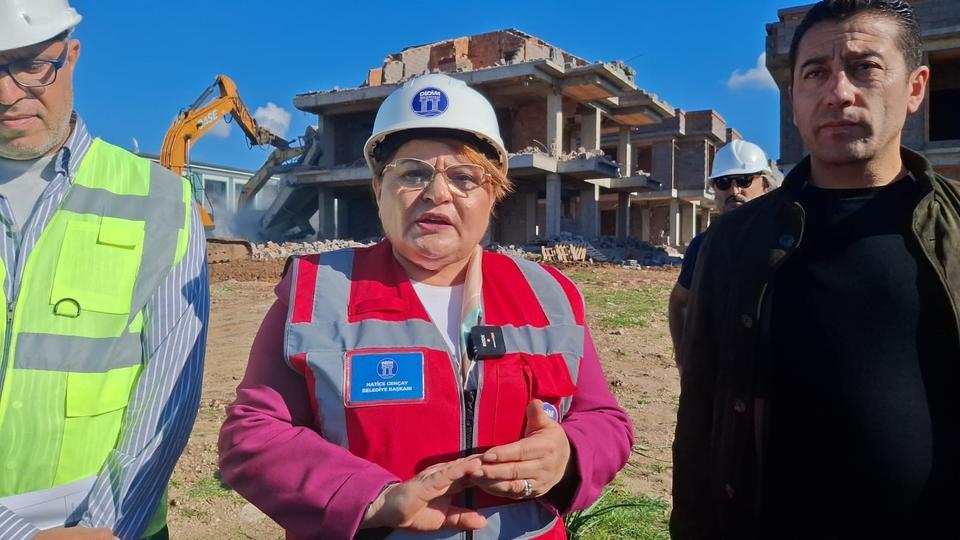 DİDİM'DEKİ SİTEDE YIKIM İŞLEMİ BAŞLADI