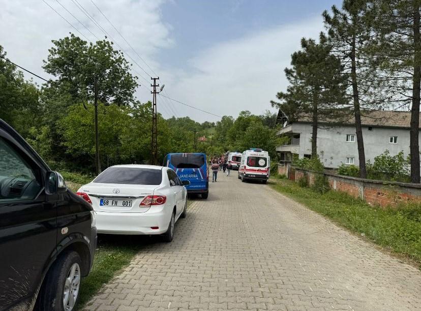 TARLA ANLAŞMAZLIĞINDA KARDEŞİ İLE ENİŞTESİNİ ÖLDÜRDÜ