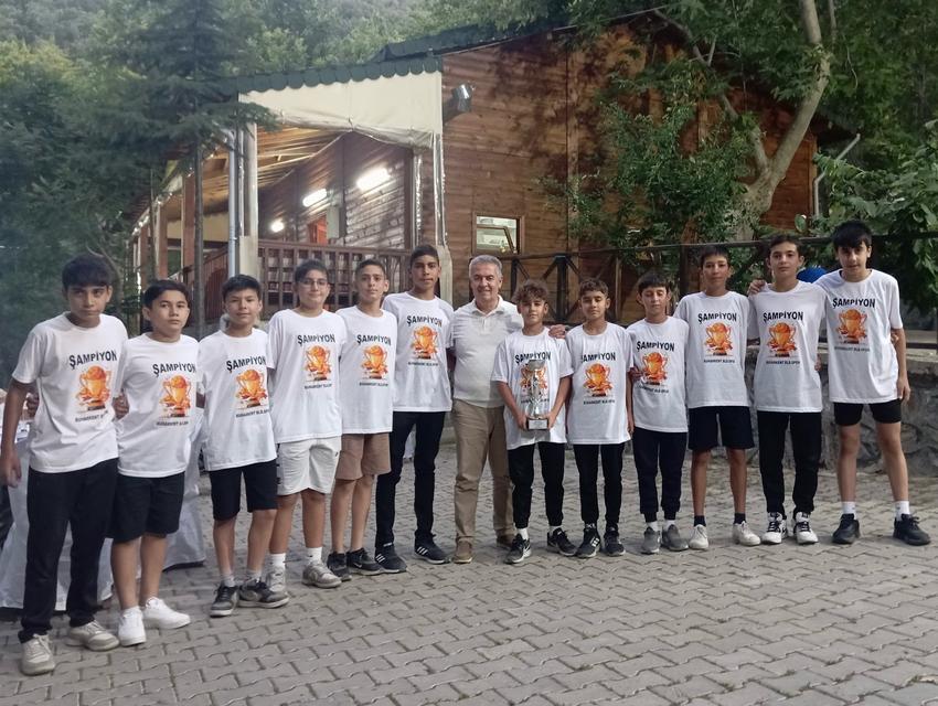 Başkan Erol şampiyon sporcularla bir araya geldi