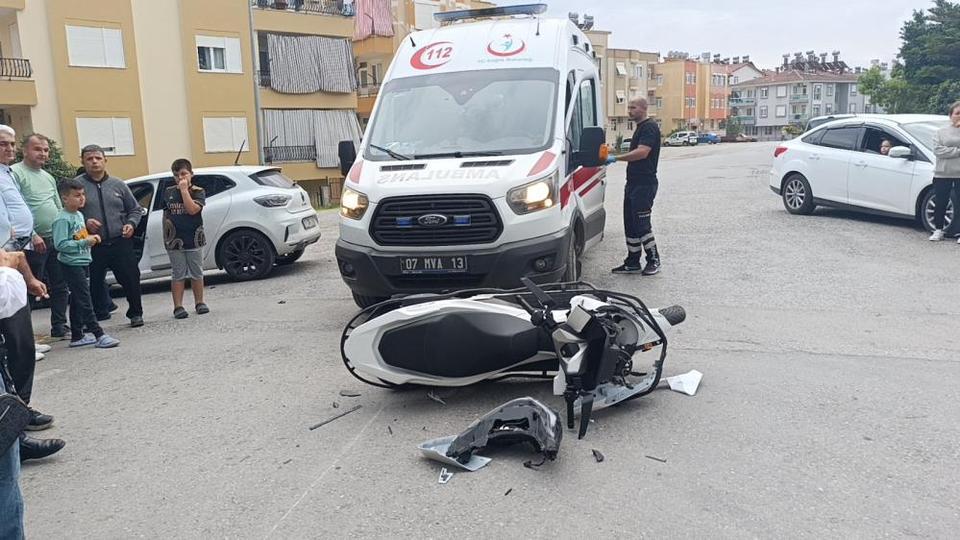 Motosiklet ile otomobil çarpıştı: 1 yaralı