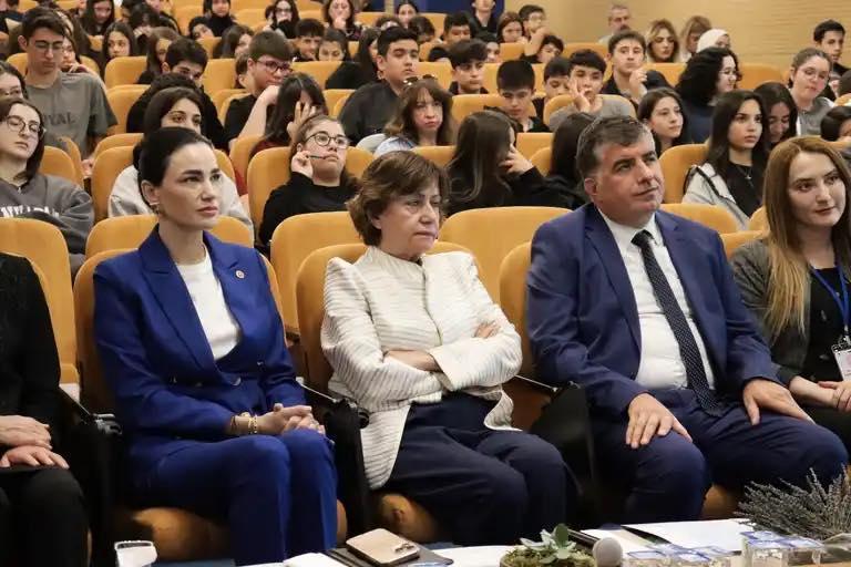 Sarıbaş, “Dijital Denge Mutlu Aile” projesine katıldı