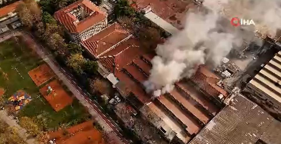 Çok sayıda ekip yönlendirildi: Fabrikada yangın paniği
