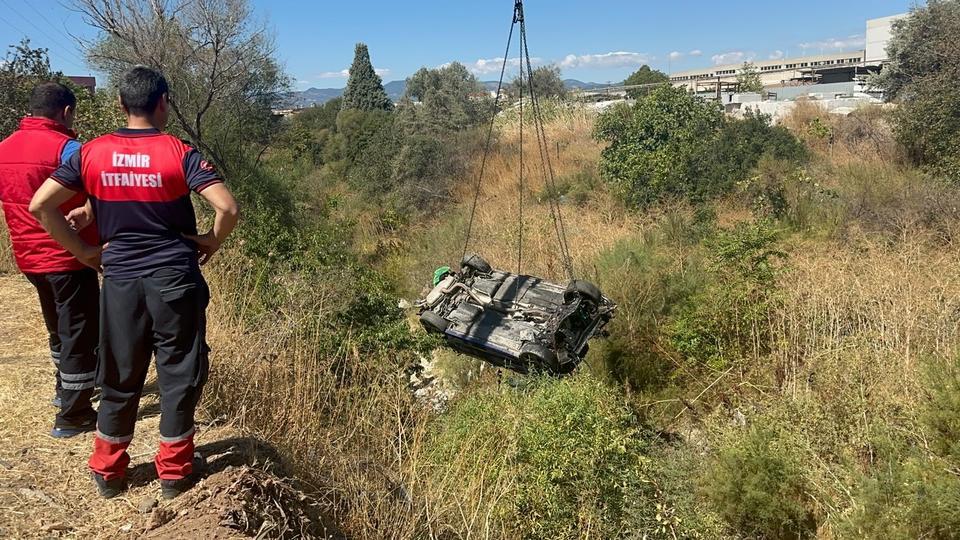 Otomobil akarsu havzasına uçtu: 1 ölü, 2 yaralı