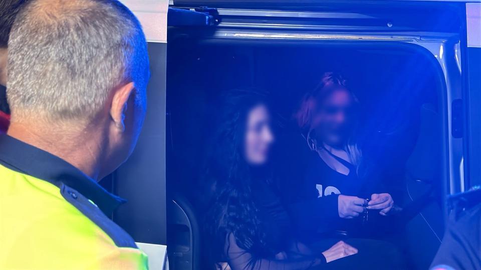 EKİPLERDEN KAÇIP POLİSE "GERİ ZEKÂLI" DİYEN ALKOLLÜ VE EHLİYETSİZ SÜRÜCÜYE 552 BİN TL CEZA ÜÇÜNCÜ KEZ ALKOLLÜ YAKALANDI, "KOLONYA İÇTİM" DİYEREK KENDİNİ SAVUNDU