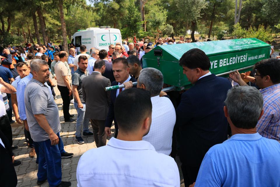 DEPREMDE HAYATINI KAYBEDEN 14 YAŞINDAKİ AFRANUR, FETHİYE'Yİ GÖZYAŞLARINA BOĞDU