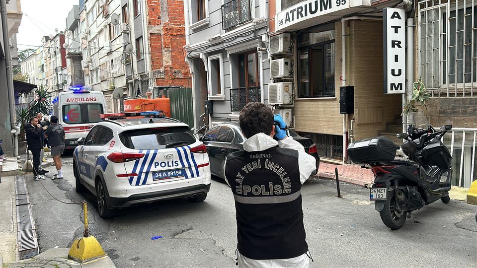 Çatıdan apartman boşluğuna düşen genç kadın hayatını kaybetti